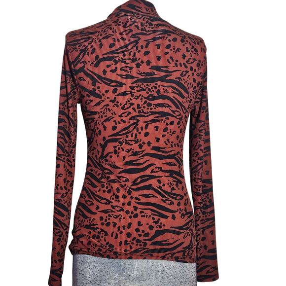 Animal Print Ribbed Mock Neck Top Size Medium - Picture 2 of 4